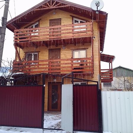 Готель У Кароліни Яремче Екстер'єр фото